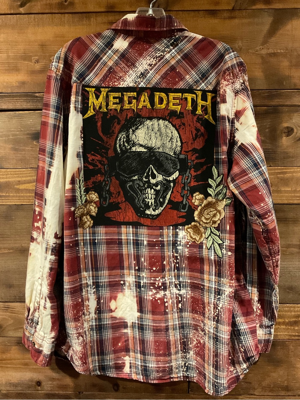 Custom MEGADETH Distressed Plaid Shirt embroidered roses
MENS size XLARGE
